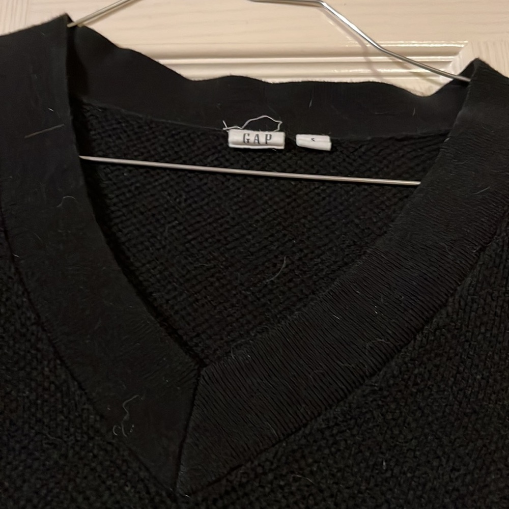 2 gap sweaters - Picture 9 of 10